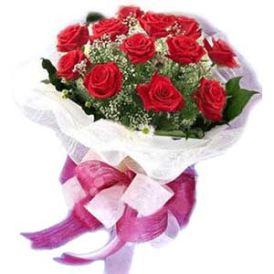  Siirt yurtiçi ve yurtdışı çiçek siparişi  11 adet kırmızı güllerden buket modeli