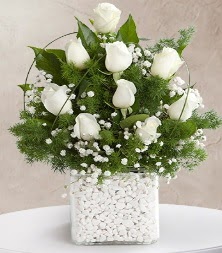 9 beyaz gül vazosu  Siirt yurtiçi ve yurtdışı çiçek siparişi 
