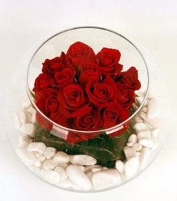 Cam fanusta 11 adet kırmızı gül  Siirt kaliteli taze ve ucuz çiçekler 