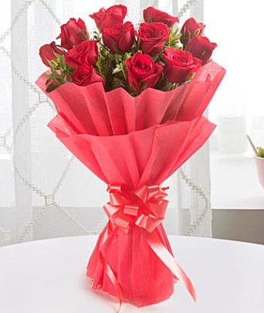 12 adet kırmızı gülden modern buket  Siirt çiçek mağazası , çiçekçi adresleri 